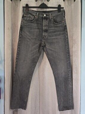 ⭐️Levi's Slim Straight Gray Washed Jeans⭐️